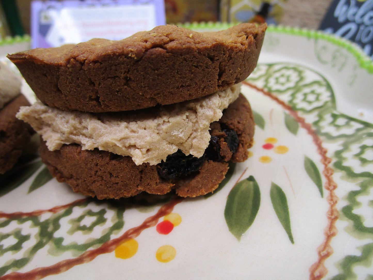 Sandwich de biscuits à la cannelle et aux raisins secs riche en protéines - Sans gluten et végan