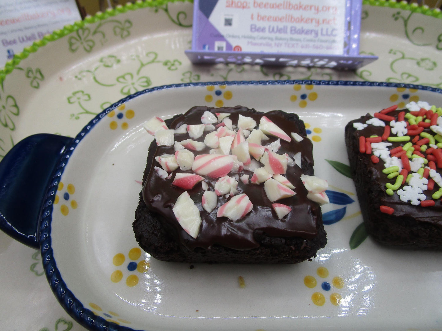 Brownies gourmets sans gluten avec des paillettes à base de plantes