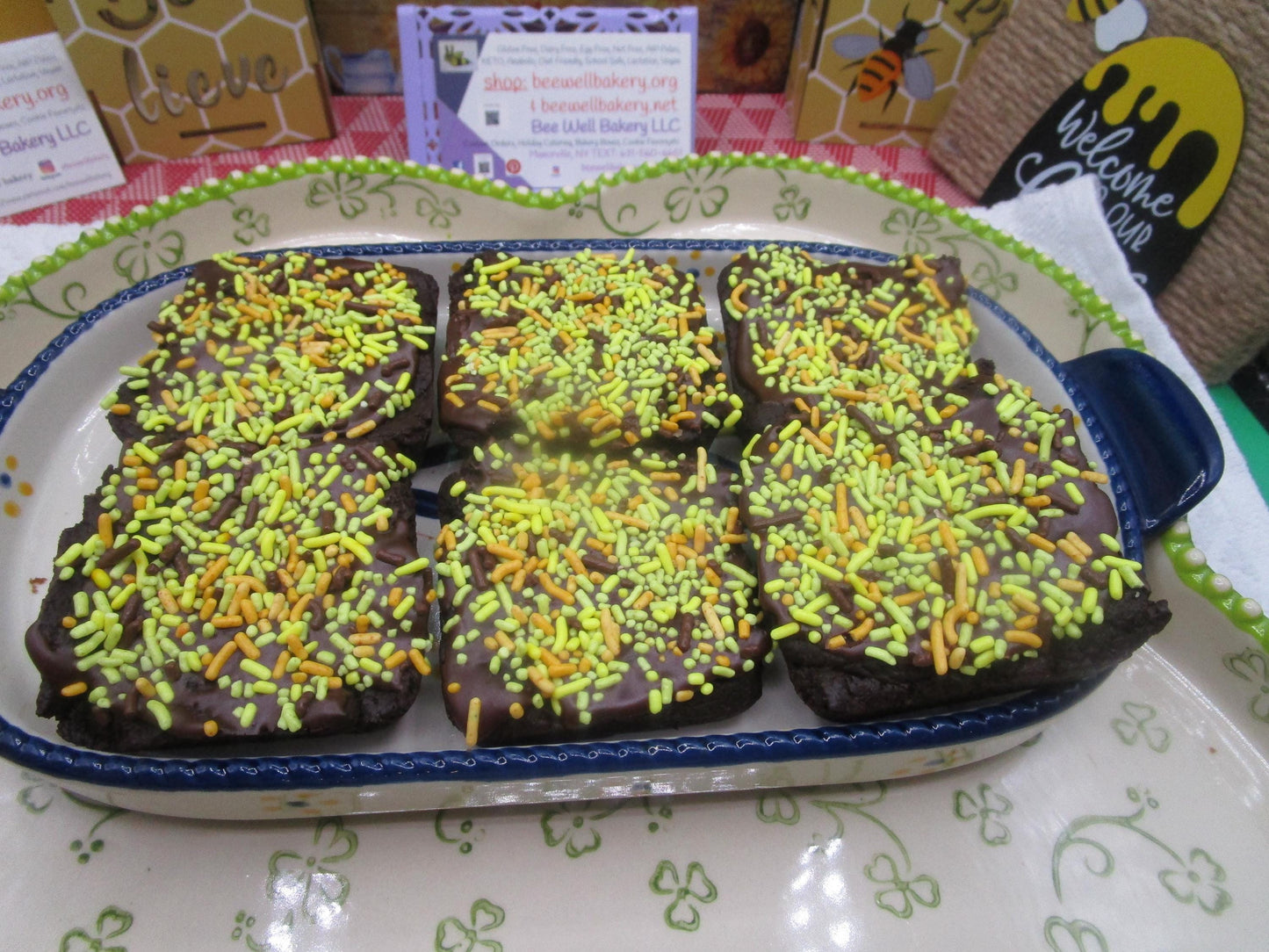 Brownies gourmets sans gluten avec des paillettes à base de plantes