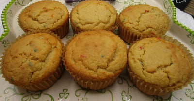 Muffins Keto de Pastel de Cumpleaños de Vainilla - Sin Gluten y Bajo en Carbohidratos