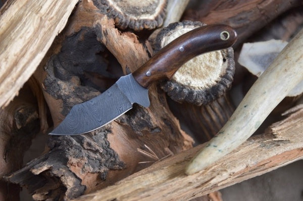 Premium Handmade Damascus Steel EDC Skinner Knife for Outdoor Adventures - Korvel
