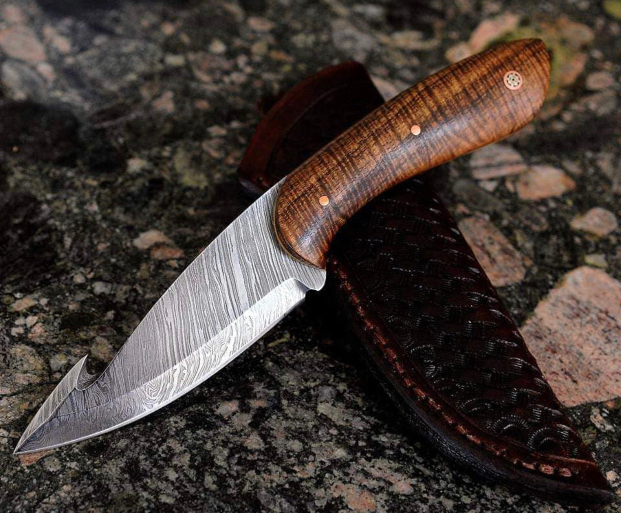 Premium Damascus Steel Gut Hook Knife for Hunters - Korvel