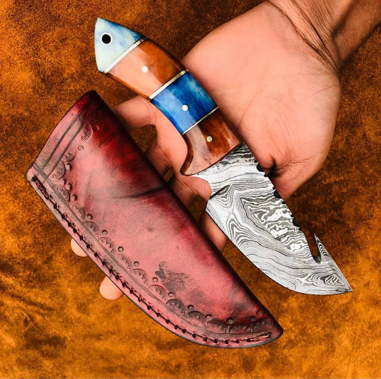 Premium Damascus Steel Guthook Skinner Knife for Outdoor Adventures - Korvel
