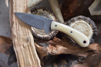 Premium Handmade Damascus Steel EDC Skinner Knife for Outdoor Adventures - Korvel