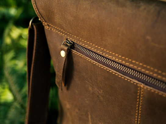 Elegant Vintage Brown Crazy Horse Leather Messenger Bag - Korvel