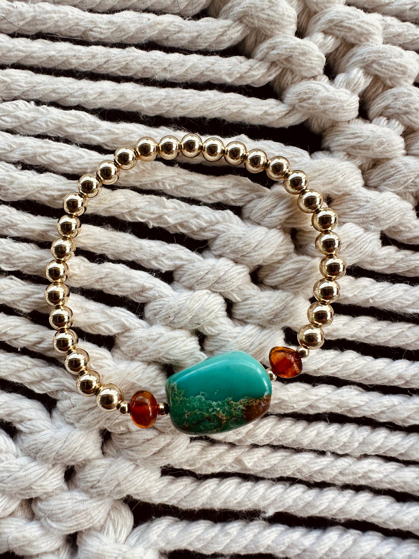 Pulsera de Turquesa Natural y Ámbar Báltico con Relleno de Oro de 14K