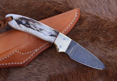 Artisan Crafted California Coyote Cowboy Knife | Unique Damascus Blade | Antler Horn & Brass Handle | 6.25 Inches | Premium Leather Sheath - Korvel