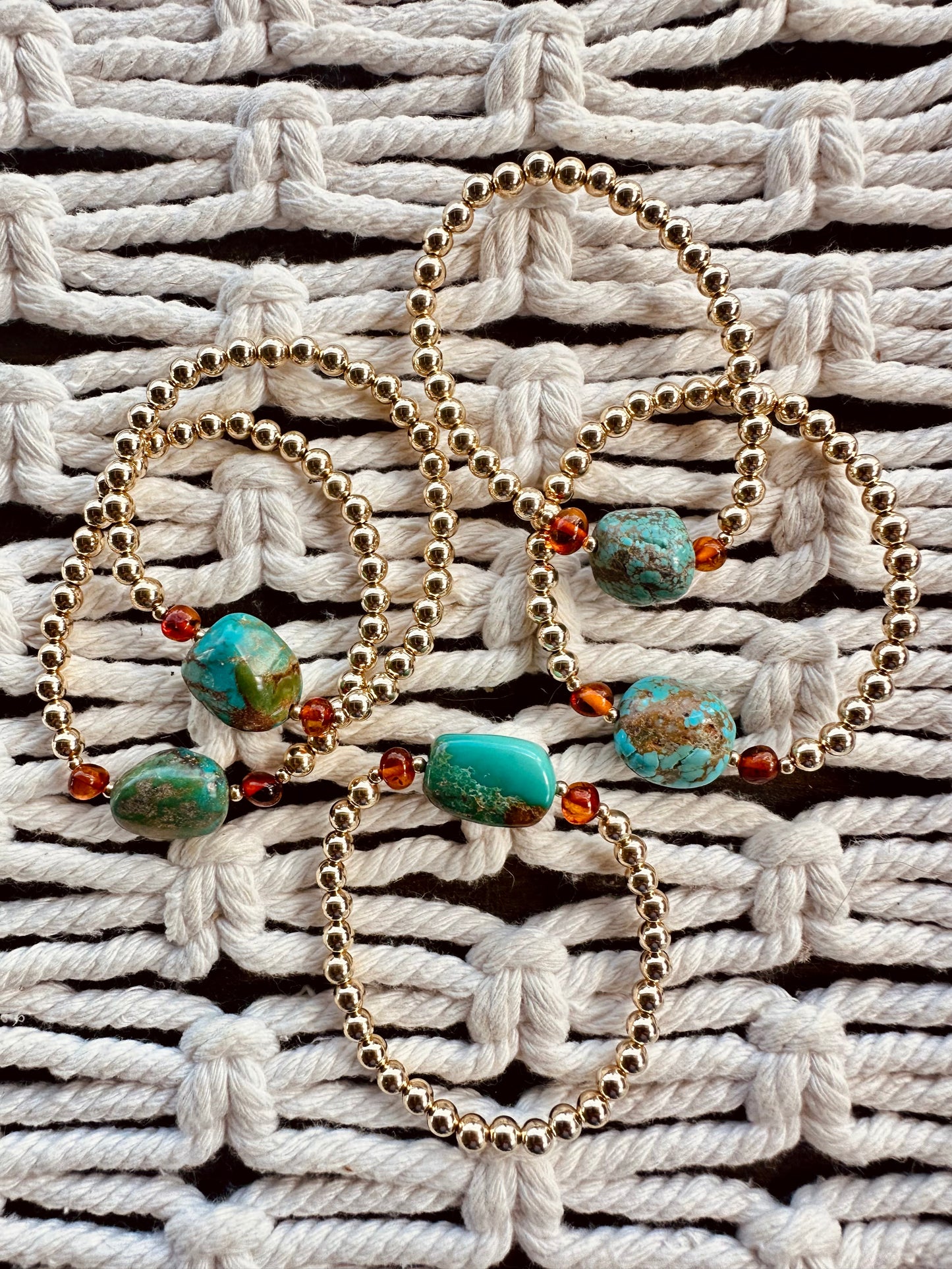 Pulsera de Turquesa Natural y Ámbar Báltico con Relleno de Oro de 14K