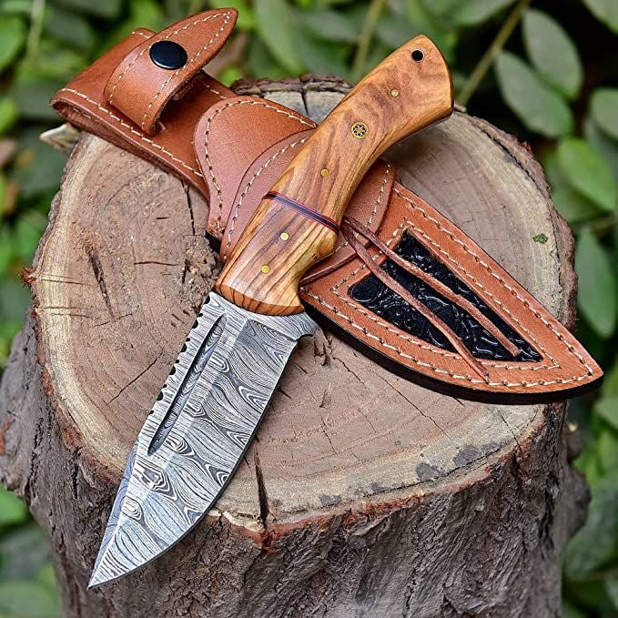 Artisan Crafted Damascus Steel Hunting and Skinning Knife - Korvel