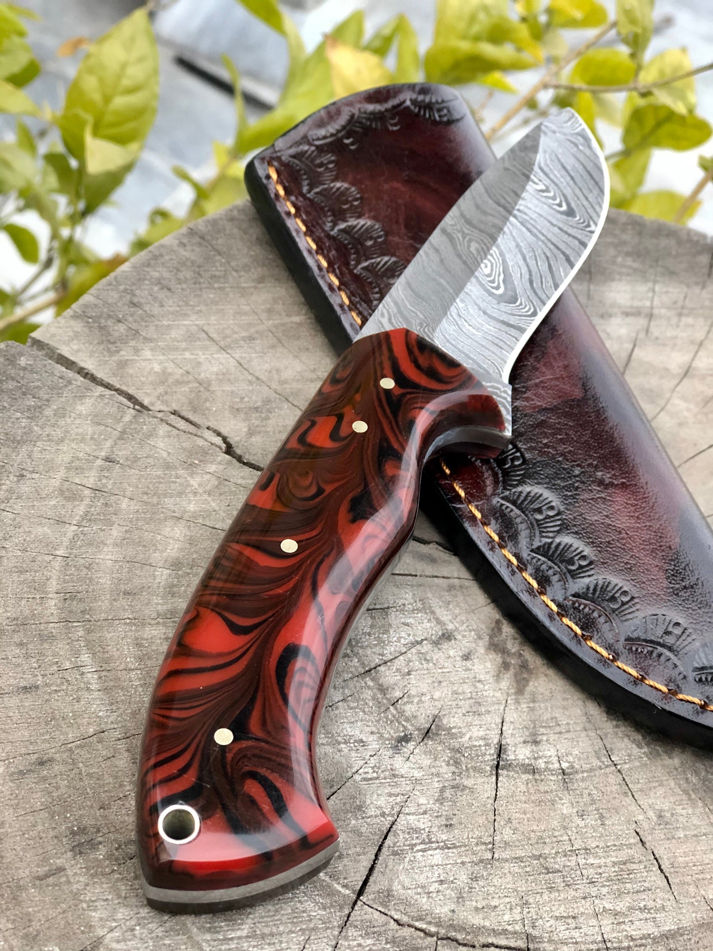 Premium Damascus Steel Skinning Knife with Resin Handle - Korvel