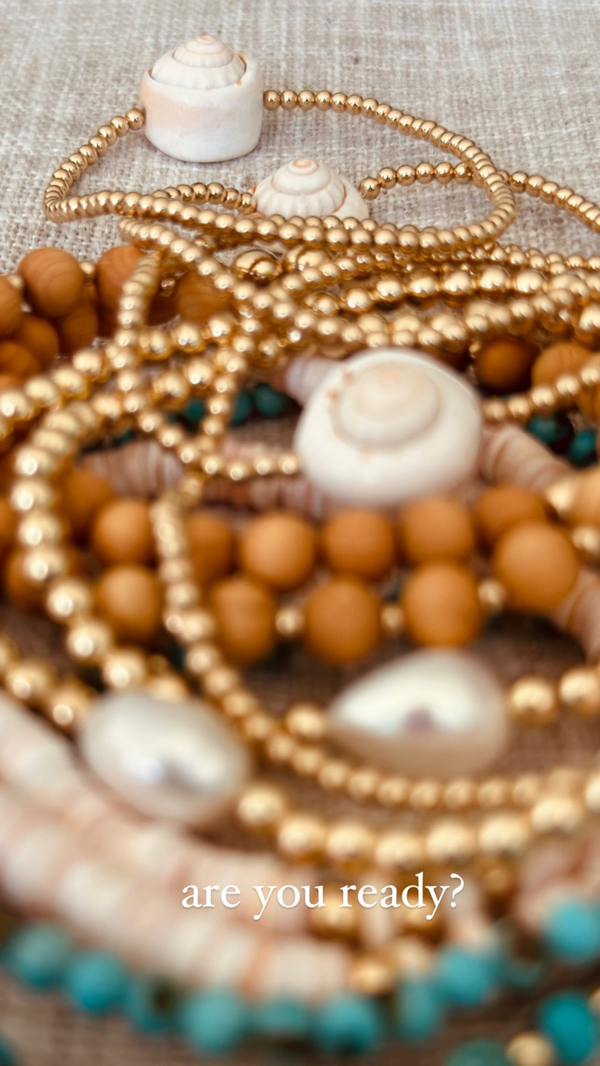 Delicada Pulsera o Tobillera de Concha Marina de Oro de 14K