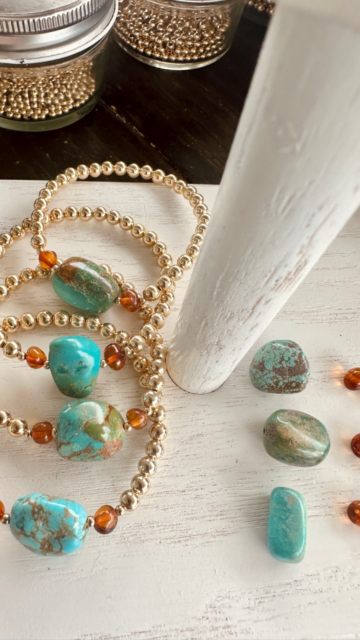 Pulsera de Turquesa Natural y Ámbar Báltico con Relleno de Oro de 14K