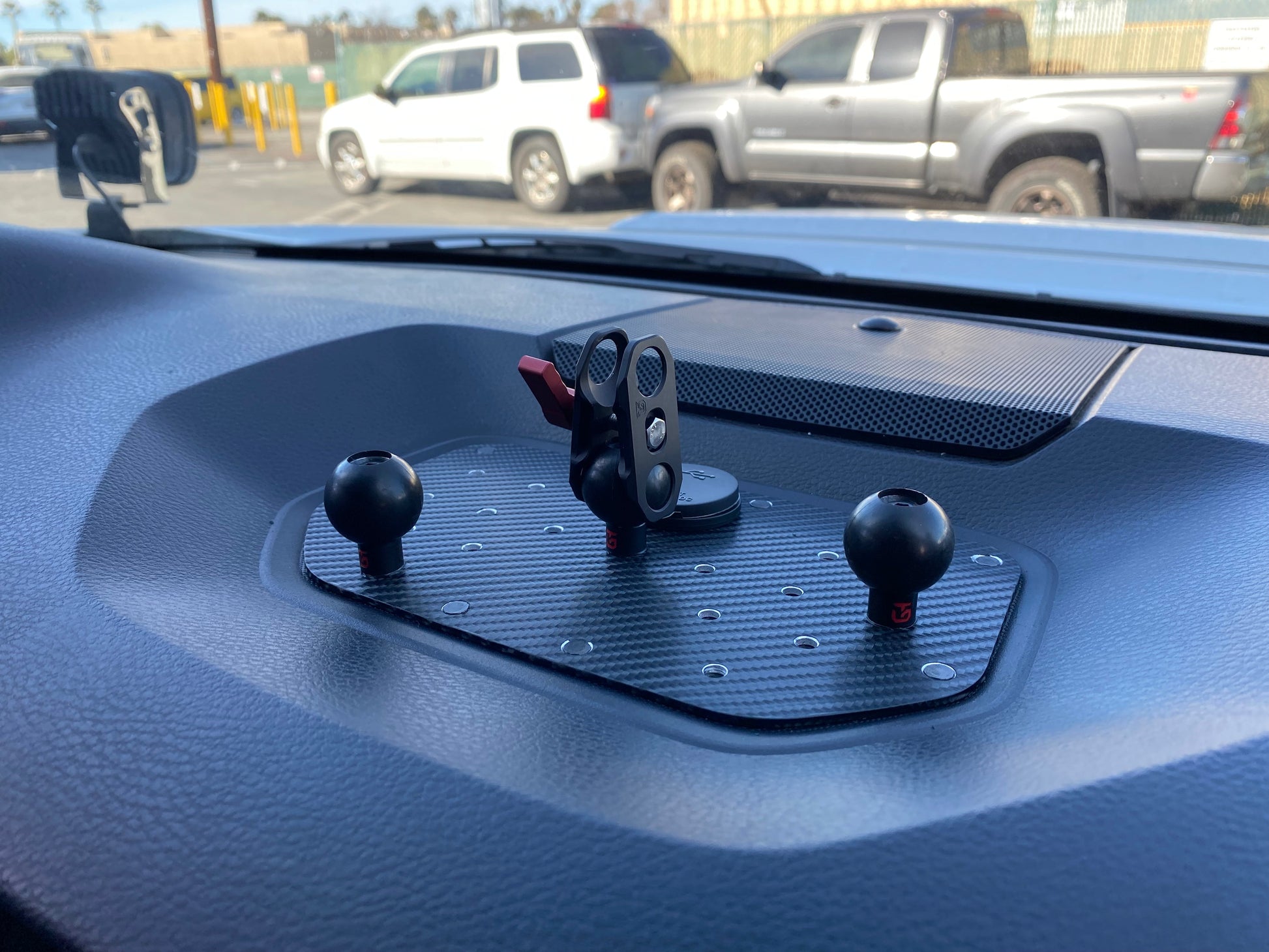 Toyota Tundra Dashtop Multi Mount (DMM) - Korvel