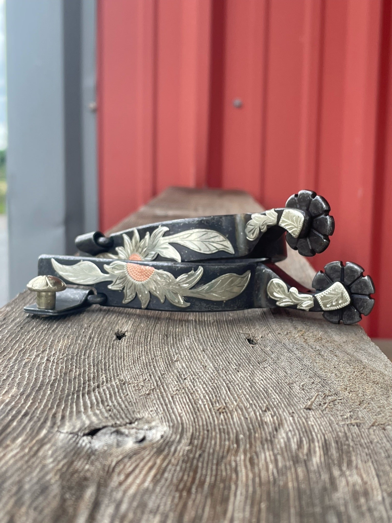 Elegant Sunflower Spurs for the Discerning Rider - Korvel