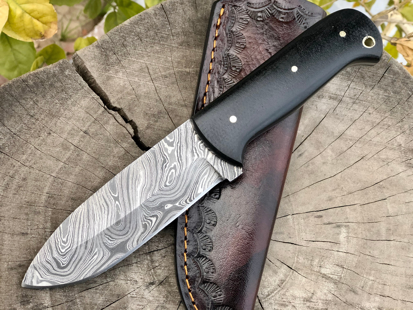 Premium Handmade Damascus Steel Outdoor Knife - Korvel