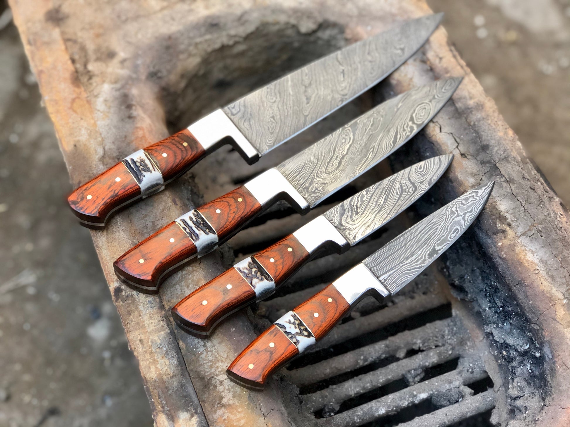 Exquisite Handmade Damascus Steel Knife Collection - Korvel