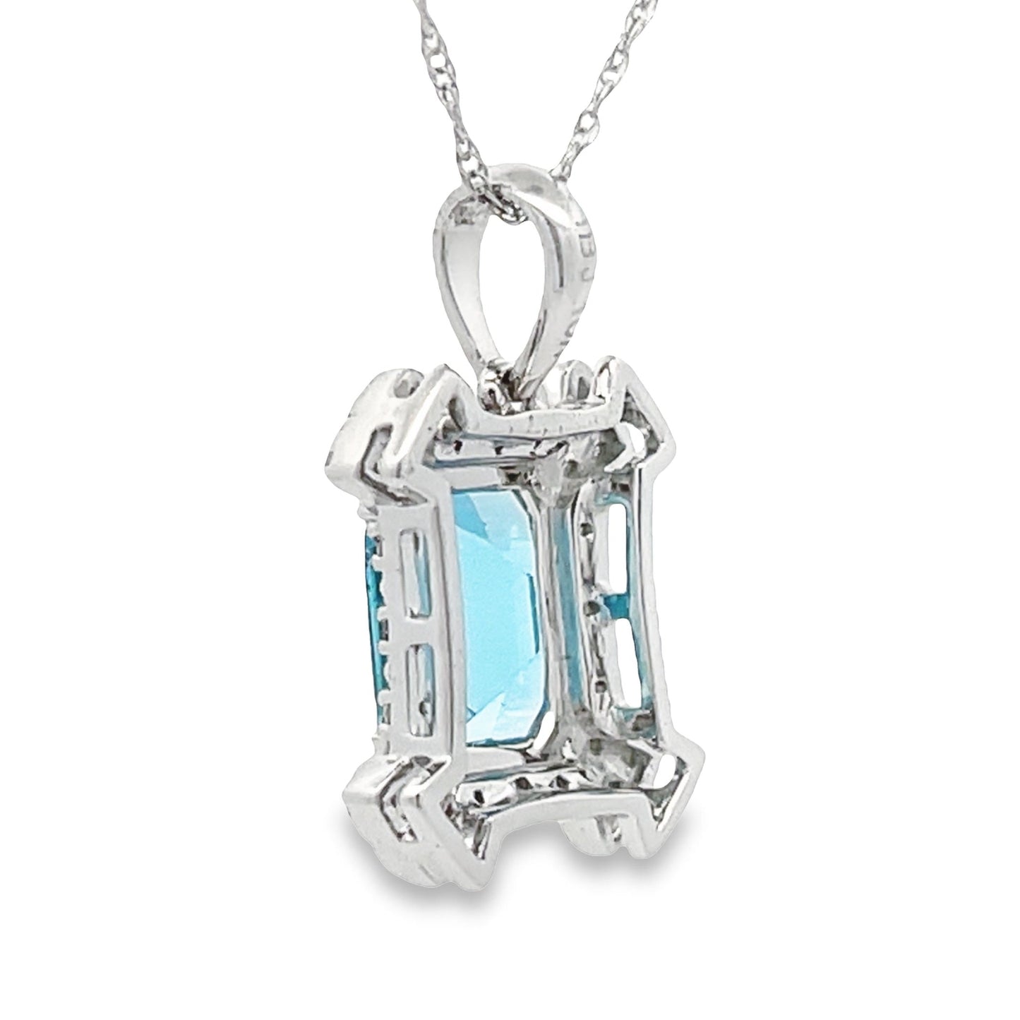Pendentif élégant en topaze bleue et diamants en or blanc 10KT