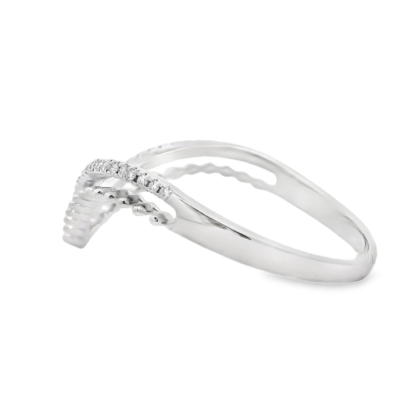 Anillo de banda de moda con diamante de 0.09 quilates en oro blanco de 10KT