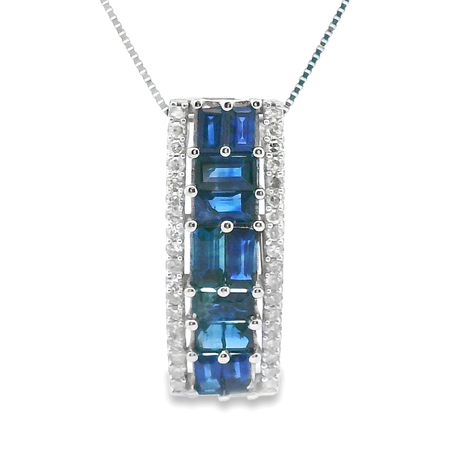 Colgante de moda con diamante de zafiro en oro blanco de 14 quilates
