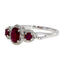 Anillo de 3 piedras con rubí y diamantes de 1.04ct en oro blanco de 14KT