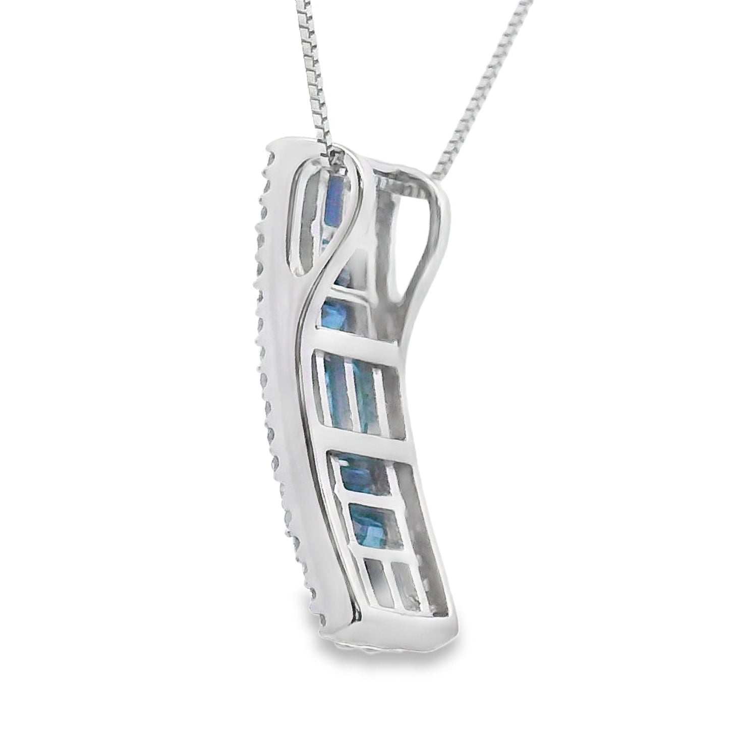 Colgante de moda con diamante de zafiro en oro blanco de 14 quilates