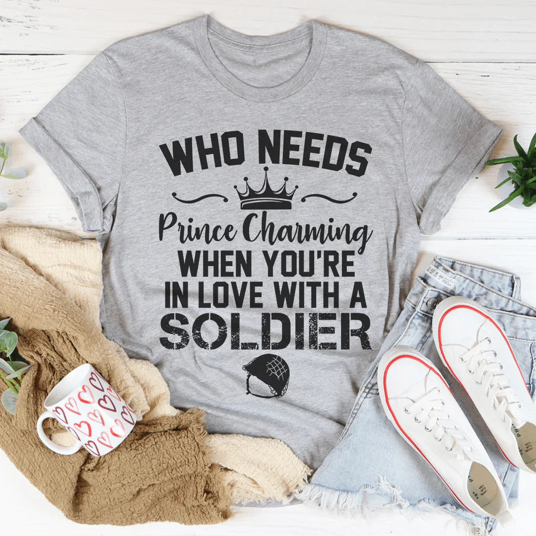 Amoureuse d'un Soldat Tee