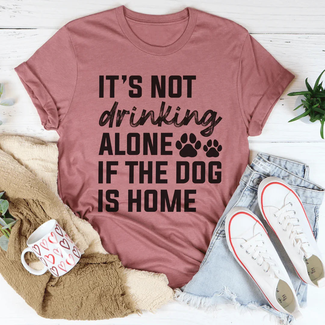 No es beber solo si el perro está en casa camiseta