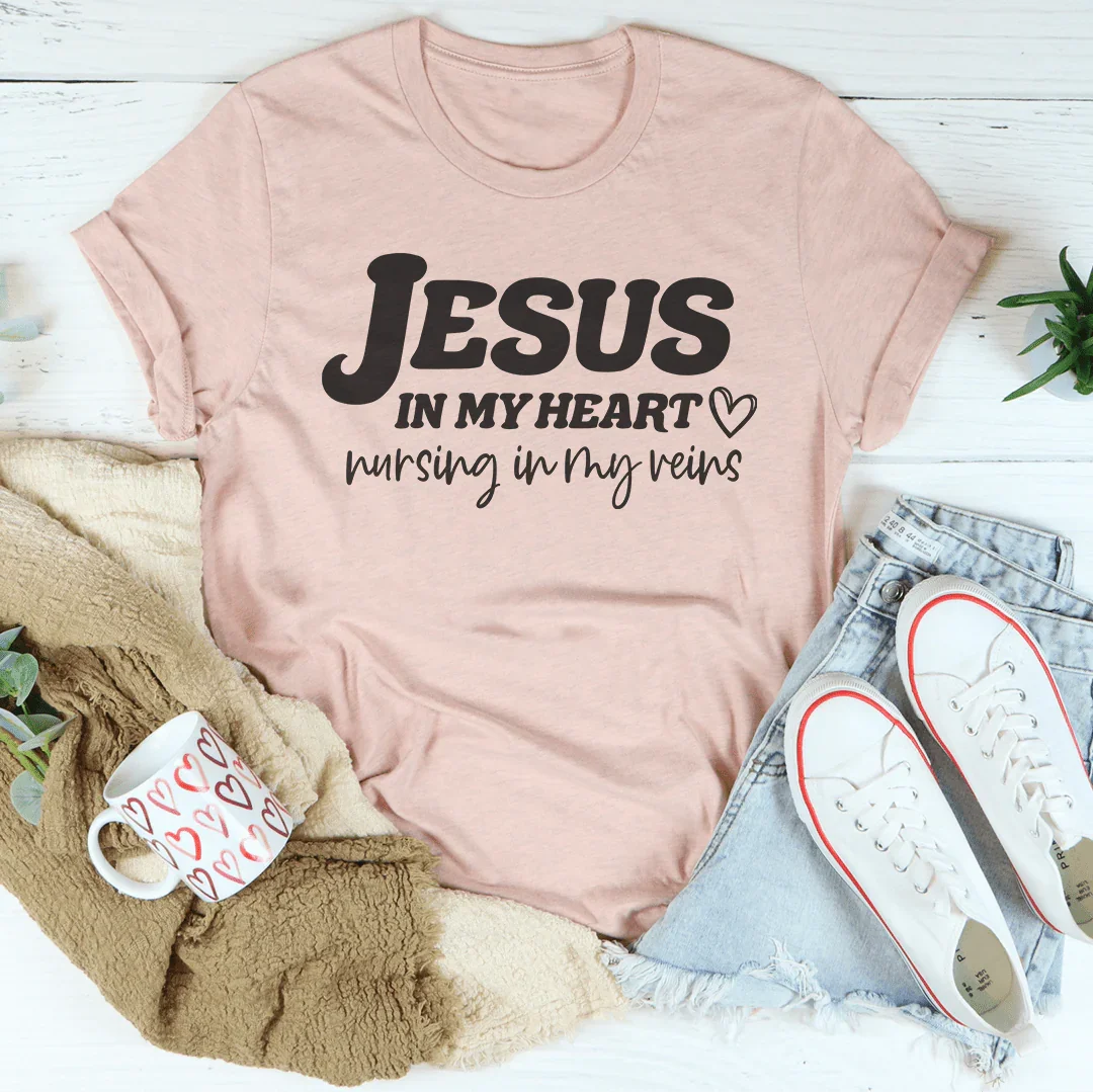 Camiseta de Enfermería Jesús en Mi Corazón