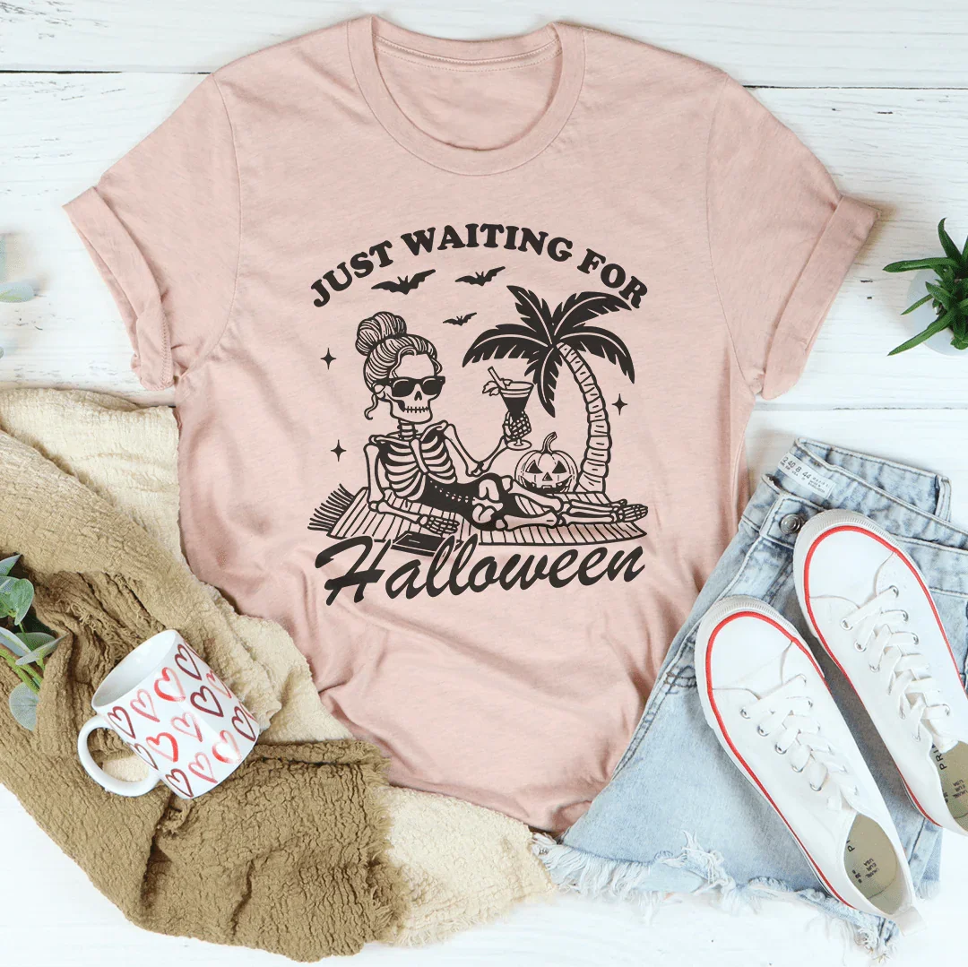 Solo Esperando Por Helloween Tee