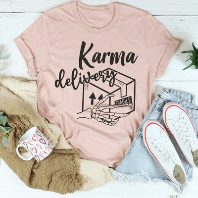 Camiseta con paquete de entrega de Karma