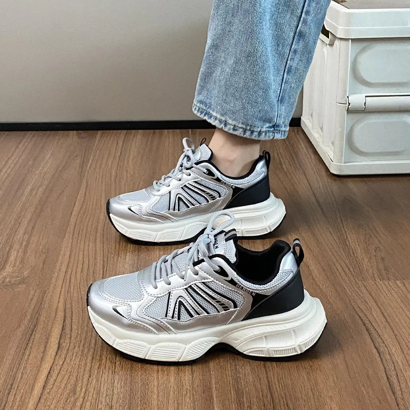 Zapatillas deportivas con plataforma y cordones