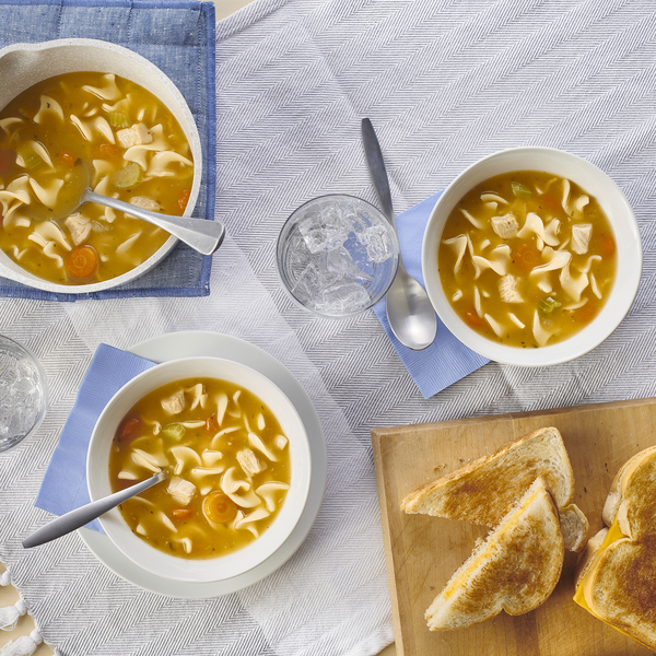 Soupe de poulet aux nouilles Progresso traditionnelle 99 % sans gras