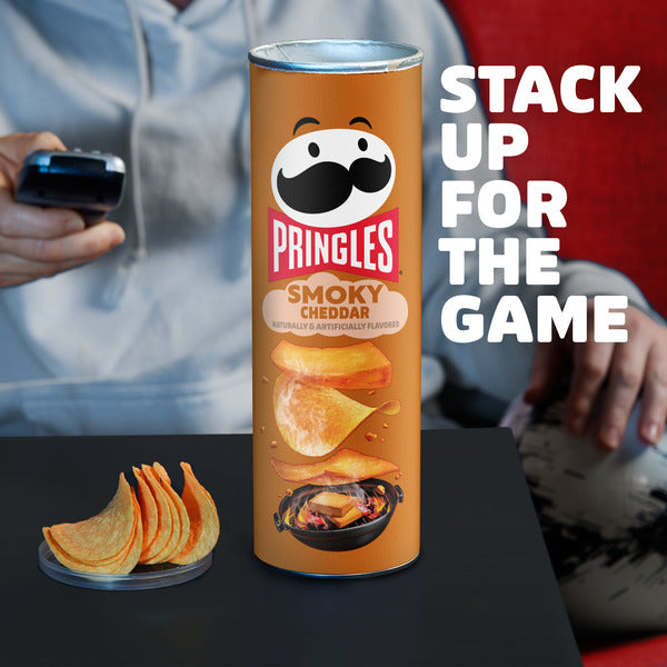 Pringles Sabor Cheddar Ahumado - 5.5 oz