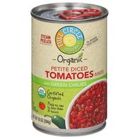 Tomates Full Circle dans l'eau avec piments verts