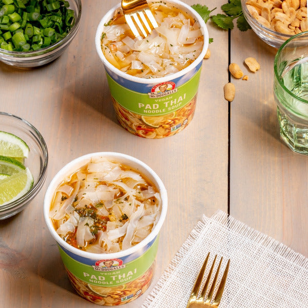Taza de sopa de fideos Pad Thai de Dr. McDougall