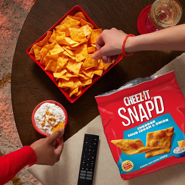 Cheez-It Snap'd Cheddar Sour Cream & Onion Baked Chips, 7.5 oz