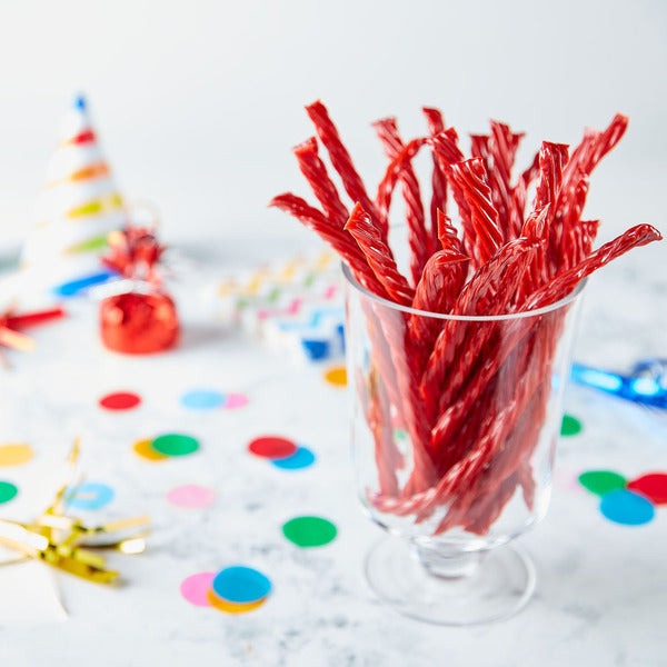 Tub de Caramelos Masticables de Regaliz con Sabor a Fresa TWIZZLERS, 5 lb