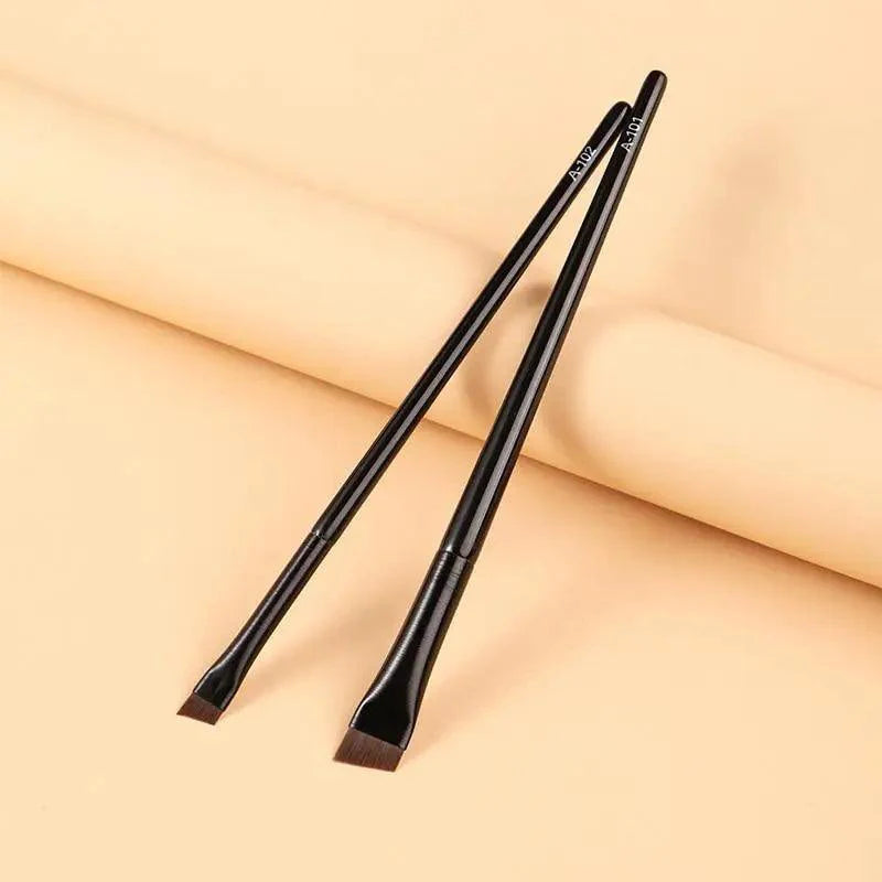 Lavish Style Angled Eyebrow and Eyeliner Brush