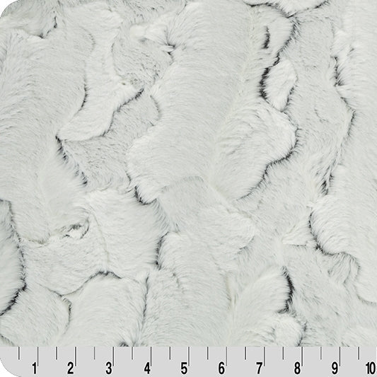 Tissu Luxe Cuddle Frosted Hide Titan 58" par yard