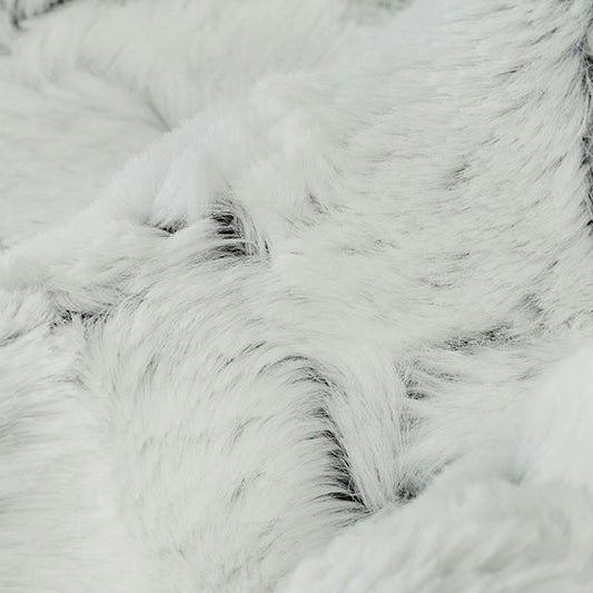 Tissu Luxe Cuddle Frosted Hide Titan 58" par yard