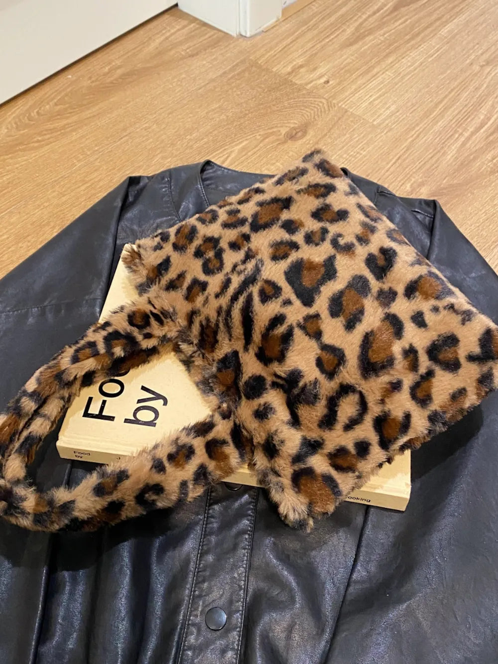 Leopard Fluff Handbag with Zip - Korvel