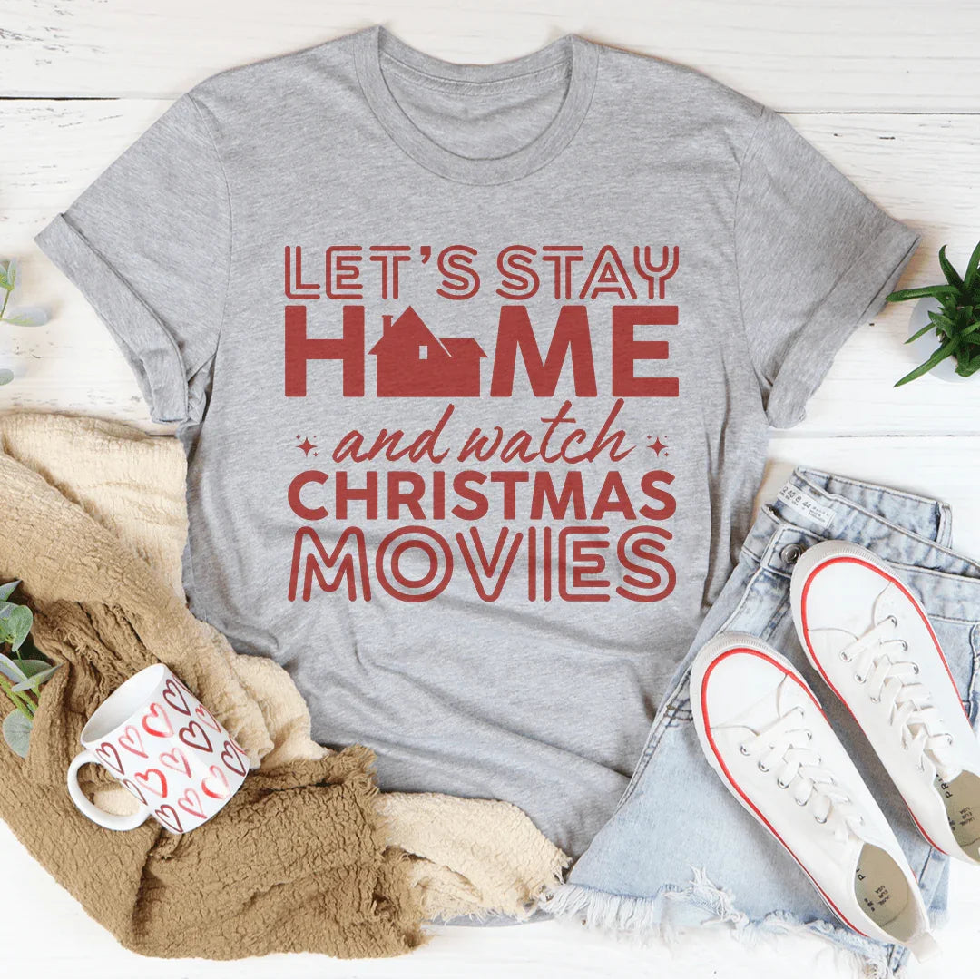 Quedémonos en casa y veamos películas navideñas (camiseta)