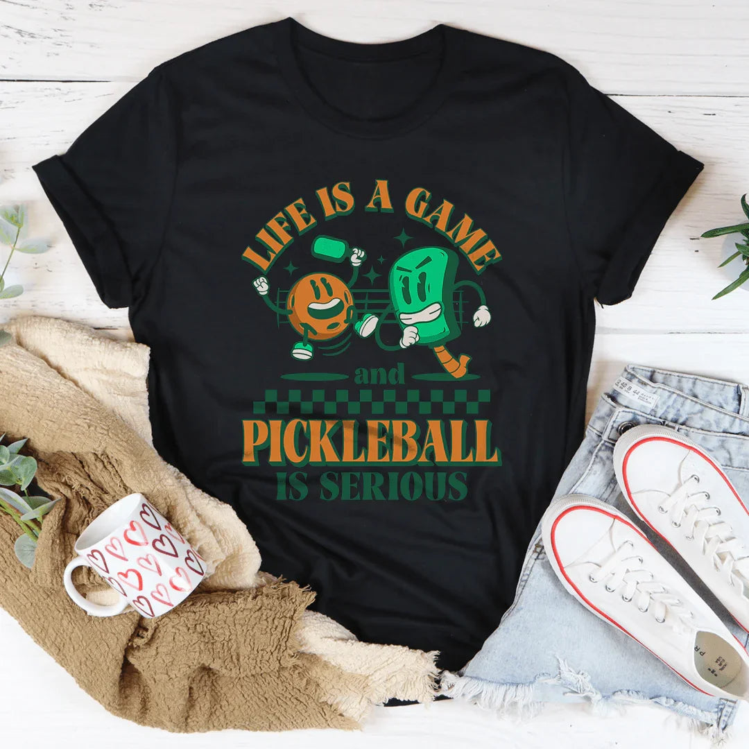La vie est un jeu et le pickleball est sérieux Tee