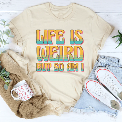 La vie est étrange mais moi aussi Tee