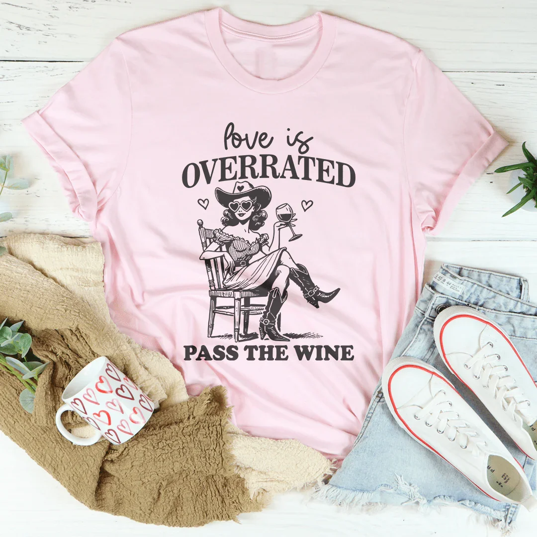 El amor está sobrevalorado, pasa el vino T-Shirt