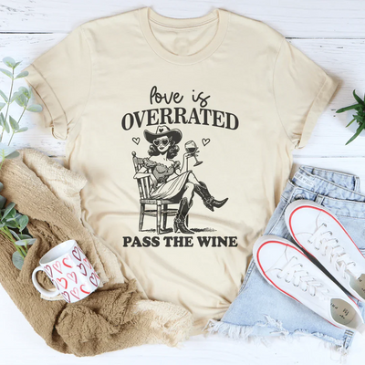El amor está sobrevalorado, pasa el vino T-Shirt
