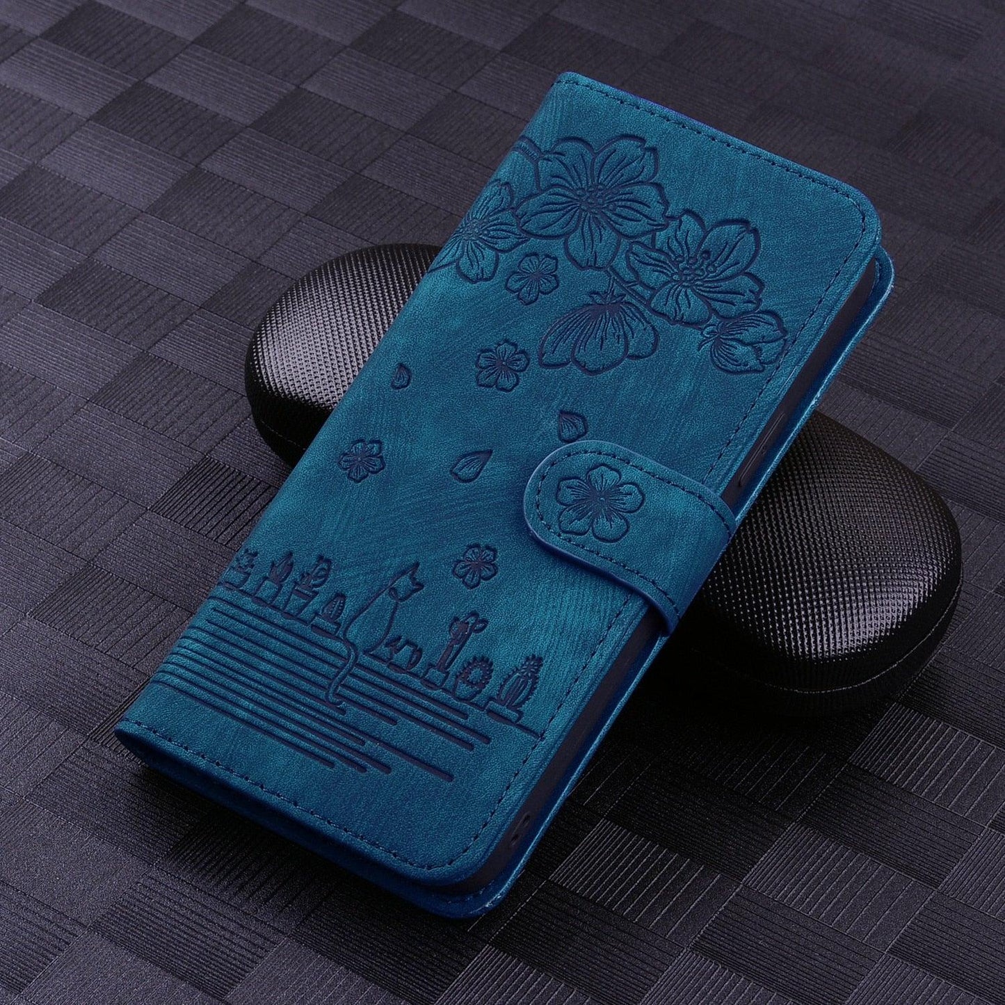 Elegant PU Leather Flip Case for iPhone 14/13/12/11 Series - Wallet & Stand Functionality - Korvel