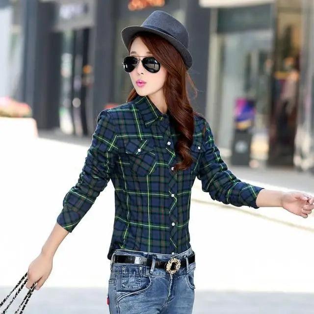 Chic Winter Plaid Jacket for Women - Cozy Velvet Style - Korvel