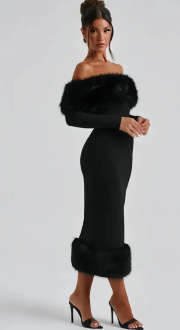 Vestido Ajustado con Cuello de Piel