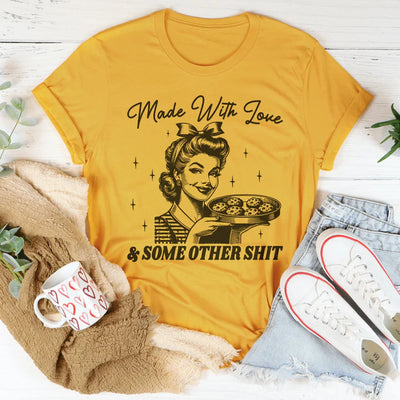 Camiseta hecha con amor y algo más de mierda